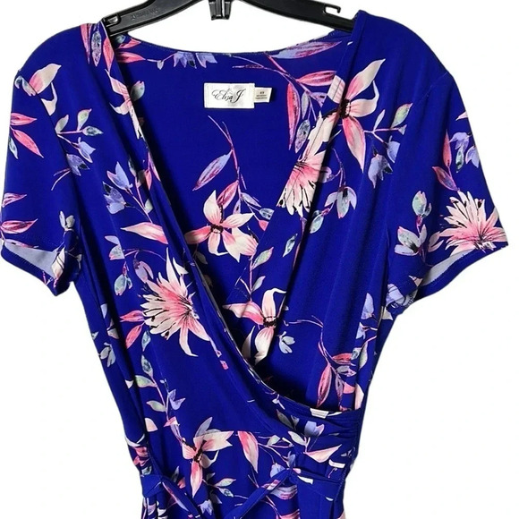 ELIZA J faux wrap floral dress. Fit&flare,belted,surplice, cap sleeves, - Picture 6 of 10